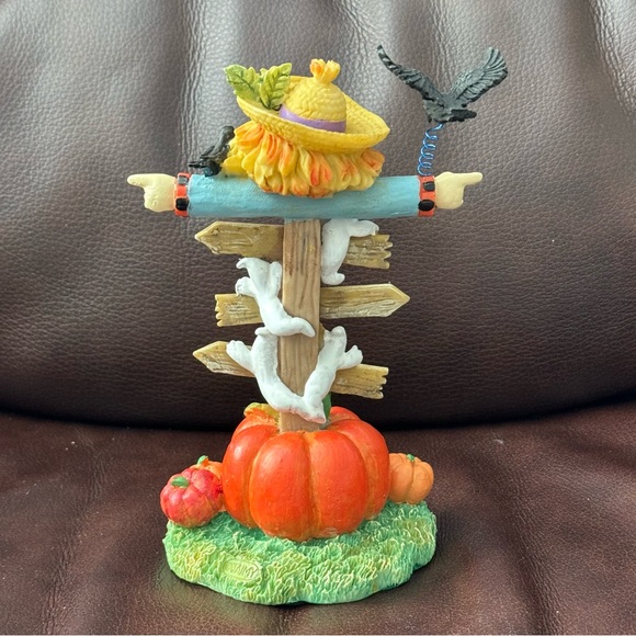 Scarecrow with Ghosts and Jack O’ Lanterns - Vintage Halloween Figurine - Picture 9 of 16